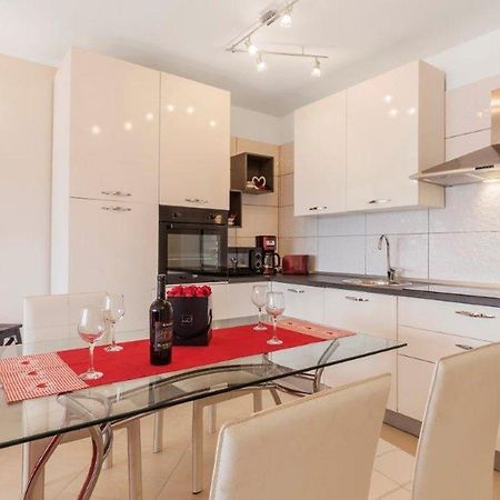 Apartment Dubravka Near The Sandy Beach Μεντουλίν Εξωτερικό φωτογραφία